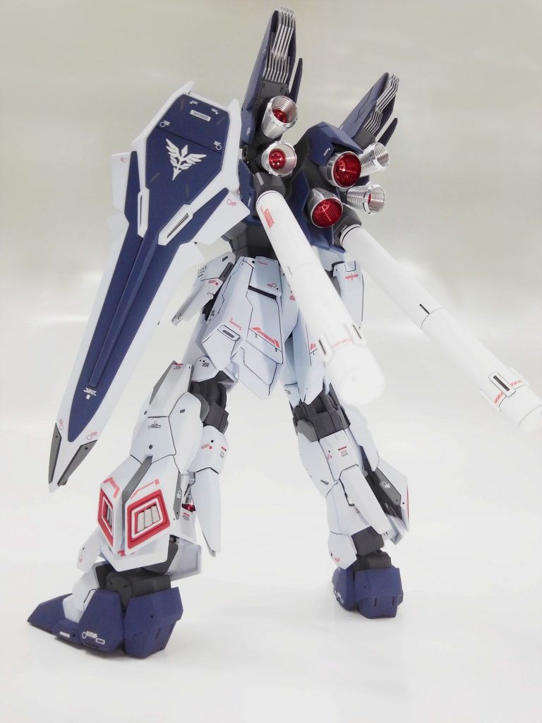 バーニアはすべてメタルパーツになっています。中はクリアレッドで塗装しました。