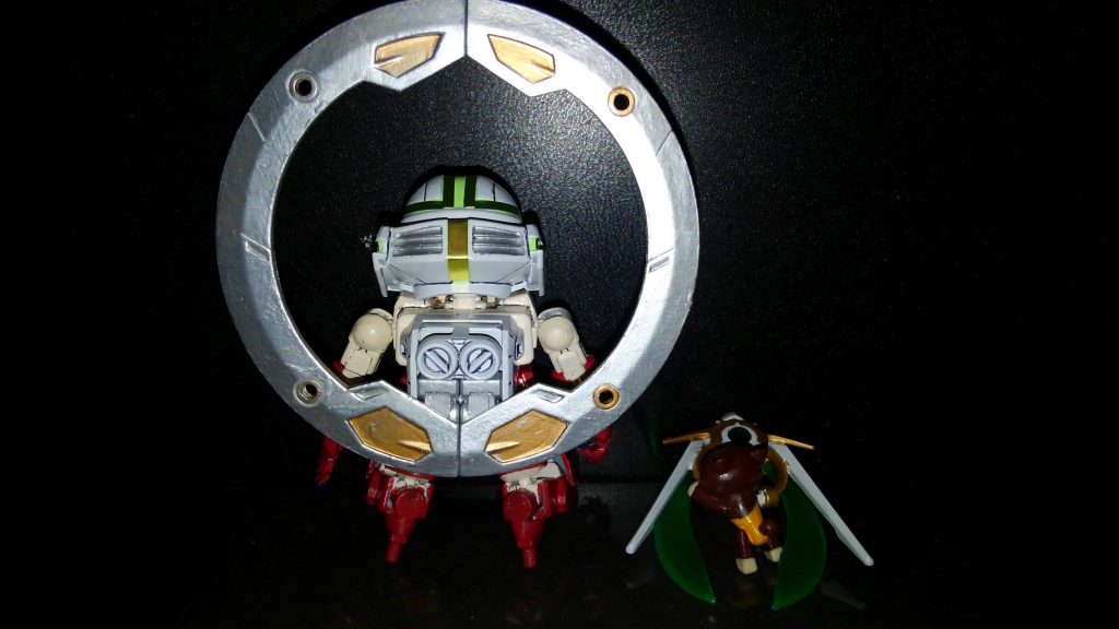 トーラスは髪の毛と解釈して白にて塗装。
身体各部のラインはガンダムアイグリーンにて塗装していましたがシールの方が映えたので上貼りしてます(´・ω・`)