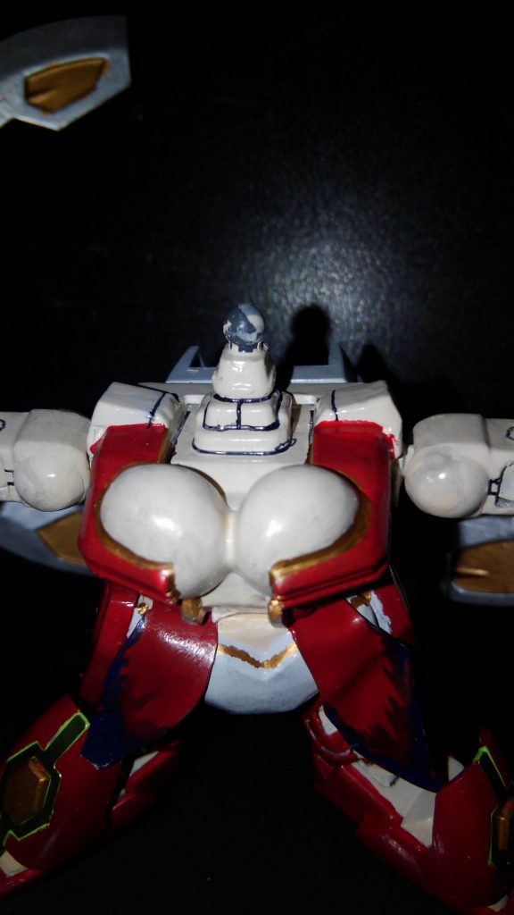 首間接は延長して表情を付けやすく。
浮いた空間の処理に切り離した頭部パーツの破片を貼り付けてます。