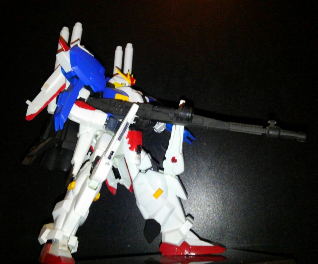 スナップフィットが存在しなかった頃のEXーSガンダムです。
・・・墨入れしてねぇな当時の自分orz