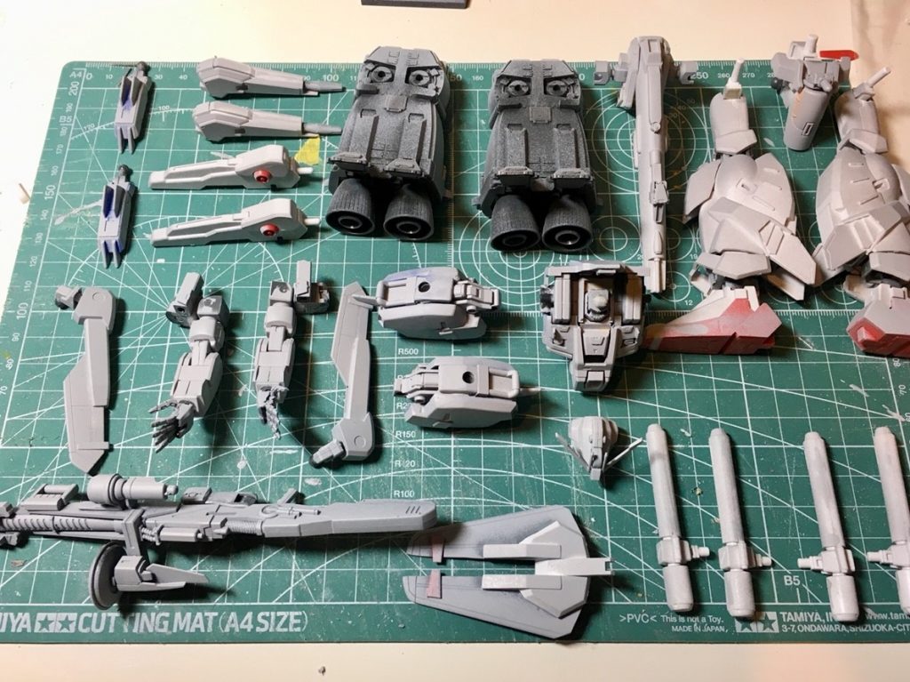 改修を終えて各部ごとに分解した状態。初心者の自分の手に余るキットではありましたが、様々なことを勉強できて良い経験になりました。