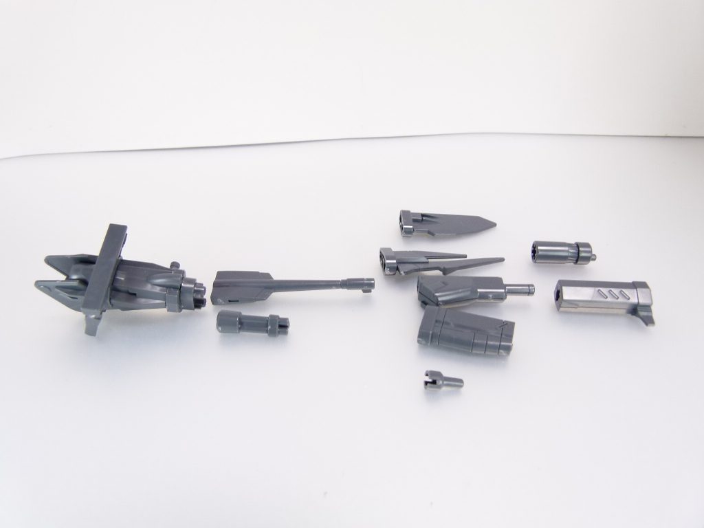 セット内容。・チェンジリングライフル本体（銃身パーツ×２）・換装銃身×７ライフル本体には先端上下に３ミリ軸があり、そこからリブ付き３ミリ軸×２の基部パーツを介して銃身を接続します。換装銃身の内いくつかは基部パーツを介さずに接続します。