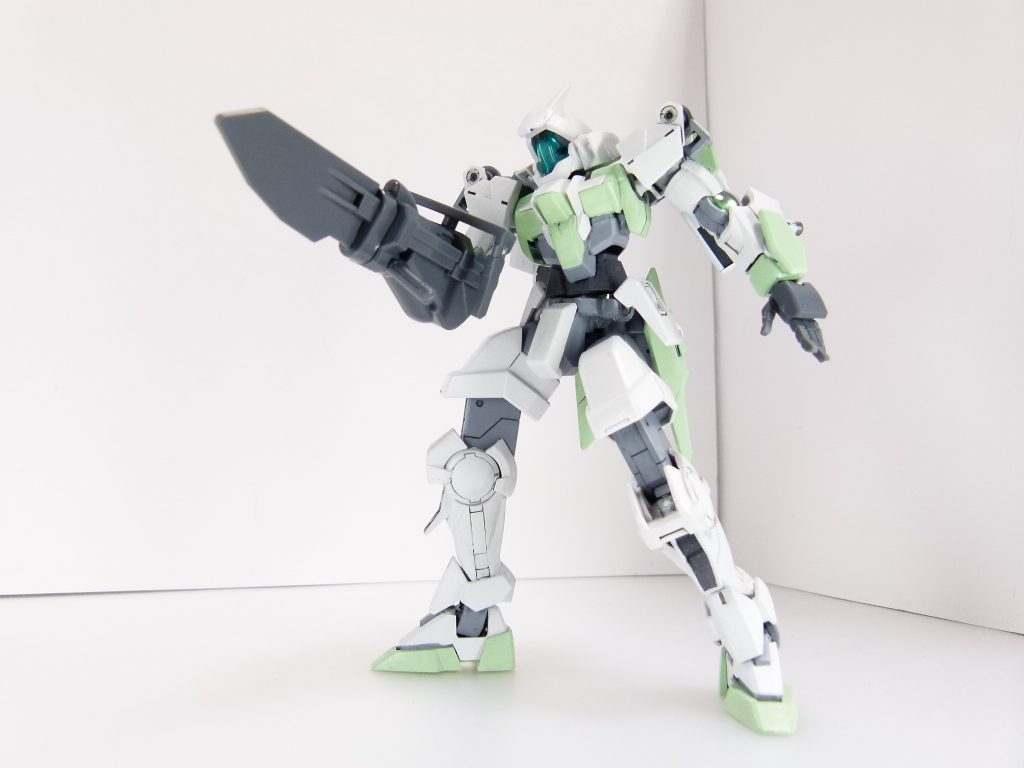 銃身の換装システム：ユッキーが完成形までに試作したのか、それともアルザスがいろいろ試したかったのか。先端の銃身は様々な形状に換装可能。どれにも適当な名称や解説がないため（「ビルドダイバーズ」では何故か本武装のみ箱裏・箱横の解説がない）説明は差し控えますが、近接武装２つ、射撃武装５つの換装が可能。一部銃身パーツは組み合わせによって干渉します。