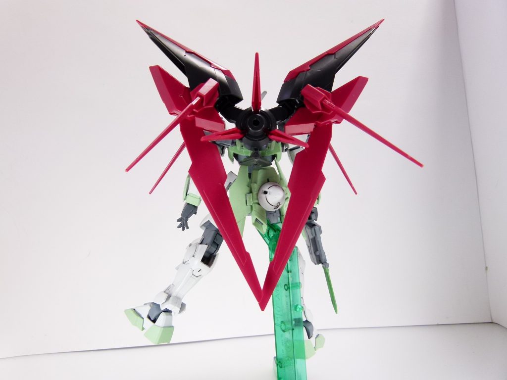 後ろから。長大なブレイドが目を引きます。