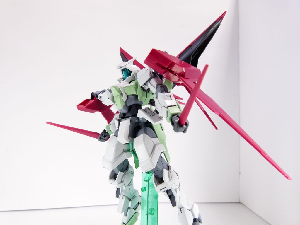 シドっぽいと思っていた時代もありました。ブレイド持ち手は３ミリ軸なので･･･ネイキッドの肩などに装備。ちょっとＣファンネルにも似た小羽根は手持ちもできます。【次回予告予定】旧ＧＵＮＳＴＡ「ビギナーズガイド」でも紹介したチェンジリングライフル。ちょくちょく積み崩しも上げるかも。問題はＨＷＳＳＶウエポンとガードガンダムの発売タイミング･･･