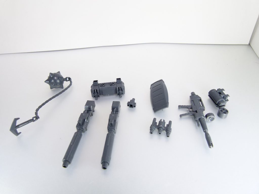 完成。セット内容。・ガンダム･ハンマー（武器セットＢのみ付属。Ａにはビーム･ジャベリンが付属）・二連装キャノン・追加バックパック・二連装キャノン用ジョイントパーツ・シールド＆サスマタ・ビーム・ライフル・スーパーナパームリヴァイブガンダム本体にはハンマーが付属しません（Ｇ30ｔｈには付属）。ビーム･ジャベリンはHGUCとしてはどのバージョンにもつきません。※追記※双方ともにずっと後のＥＧガンダム（フルウェポンセット）待ちです