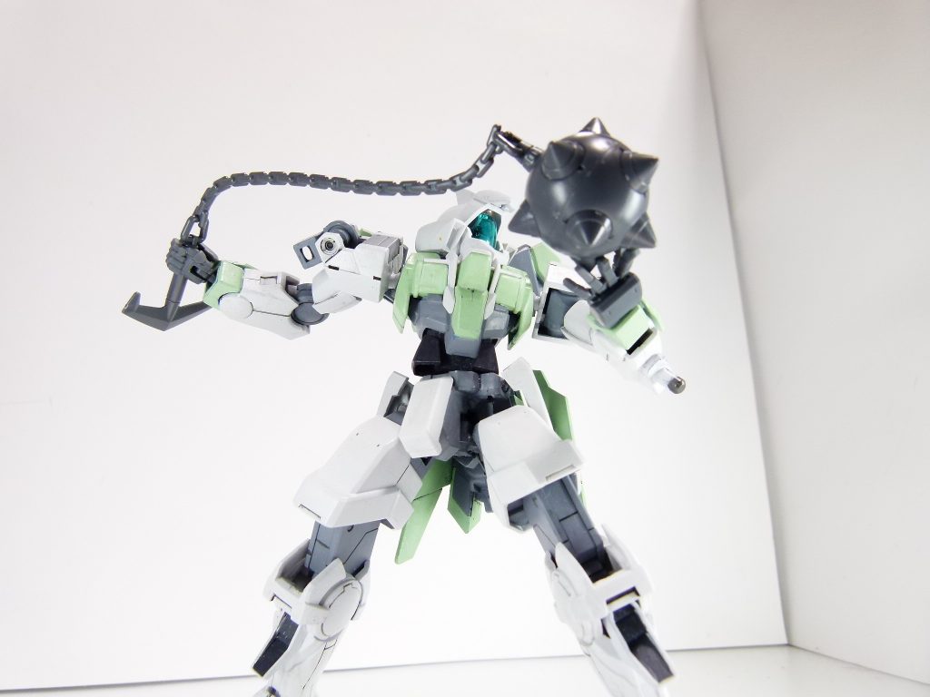 ガンダム・ハンマー：ガンダム用質量破壊兵器。宇宙空間では予想以上の効果を発揮。のちにブースター付きのハイパー･ハンマーとなる。Ｇ３０thではチェーン部分が金属製の鎖でした。こちらは先端･後端以外固定です。旧キット武器セットと同じと言うこと。