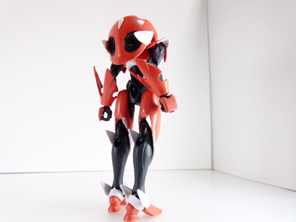 後ろから。
伸びている部分は取っ払ったりギラーガから流用して付け加えたり。
頭部は角を取り外してエポパテで整形。