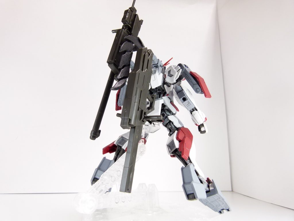 カルメネールの背中に装備。銃身後部に３ミリ軸があり懸架可能。