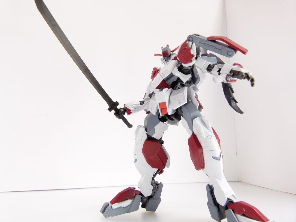 ガンダム・バルバトスルプス用新型太刀：テイワズのＭＳ工房がバルバトスルプス用に打ち直した太刀。フレーム用レアアロイを錬成した太刀は、使い手の技量によってはＭＳすら両断する。本編未使用。ここからがおまけ。わざわざこのためにハシュマルを買うわけにもいかない武装。ハシュマルのランナーにブリッジなしで付属しているため後のプレバン関係にも付属せず、本編ではヘルムヴィーゲ・リンカーのヴァルキュリアバスターソードに置き換えられたと思われる曰く付きの太刀です。ちなみにＢＢ戦士「ガンダムバルバトスルプスＤＸ」にもＳＤ仕様のものが付属。