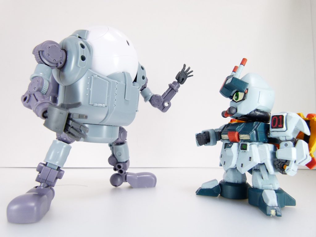 サザメス:現実世界における、女性向けの超有名アパレル会社。GBNW内の女性限定イベント・「ナデシコアスロン」では主宰を務め、優勝者にはサザメスのイメージガールの座を与えるはずであった。この際、社長はモビルハロで登場。選手宣誓などを行った。ゲーマスと商談(ビルドハンズ使用)。モールドのある部分はウェザリング、モールドのない部分は筋彫りなど、プラモデルに必要な特性を基本的に備えた設計に。ハロとは3ミリ軸で接続するが、無改造で軸を逆にすることでより汎用性が広がる。なお、説明書では挟み込みになっている腰パーツは無改造で外せるようになっている。ハロ自体を90度回転させた時目が隠れるのはキット仕様。なおランナー名は共通ランナーっぽい名であるが特に理由は無い。ポリキャット氏の趣味っぽい。