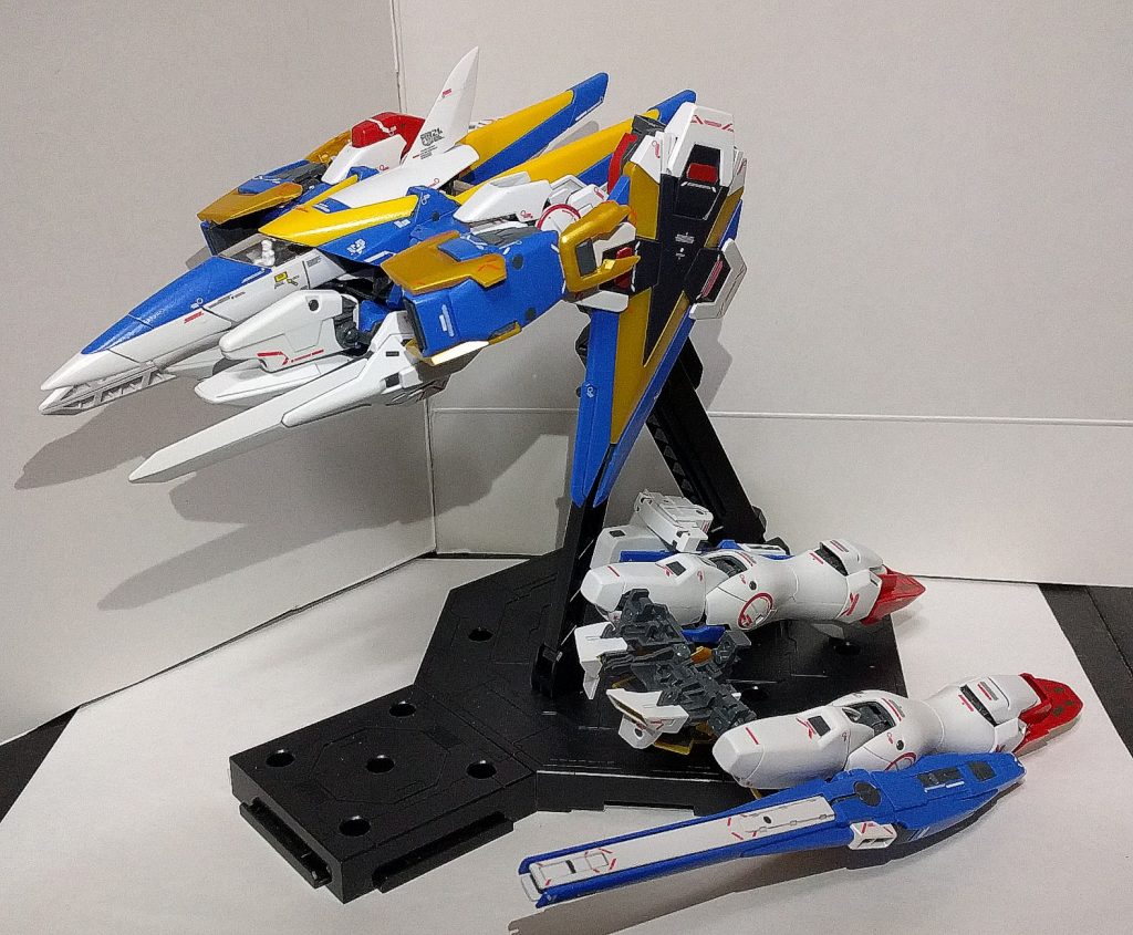 また、アサルト装備でも変形は可能、追加アーマーを装備したままでも、ほぼ通常の手順通りに変形を行います