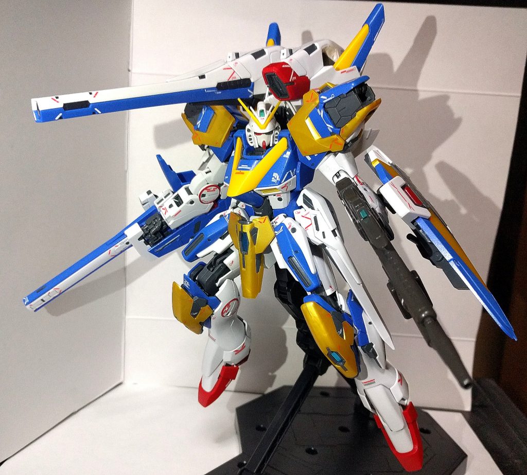 左手にビームライフルを持たせることも可能、持っていない為再現は出来ませんが、光の翼エフェクトも取り付けることが出来るようです