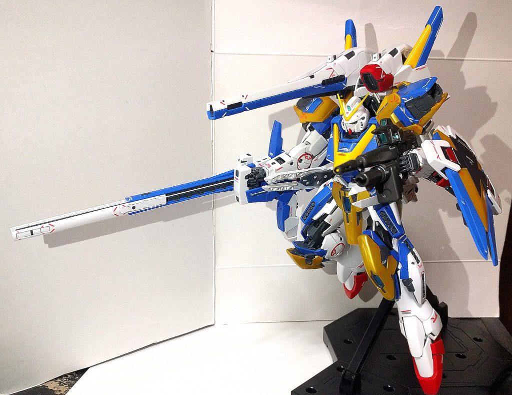 以上、V2アサルトバスターガンダムでした
部品が細かく、デカールも並のMGよりも多くて製作するのが非常に大変なキットでしたが、とても良く出来た凄いキットだと思いました