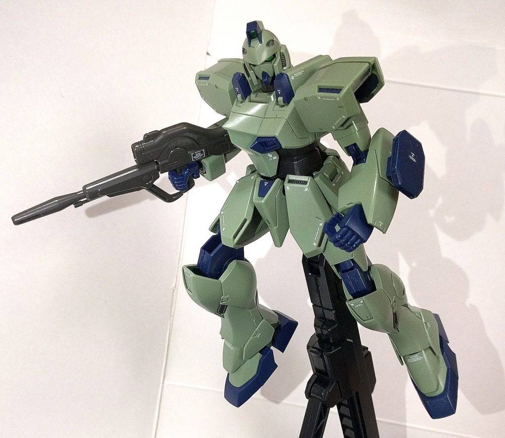 スタンドを取り付ける方法もVガンダムとほぼ同じです