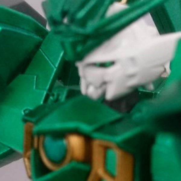 MGB-02R ウイングガンダムゼロ ヴェルデ・パヴォーネ