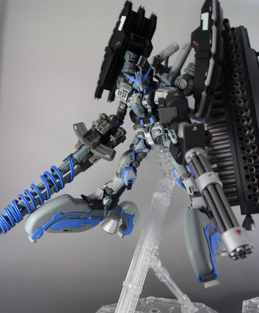 足ピンが世界一映えるガンダムだと思います。