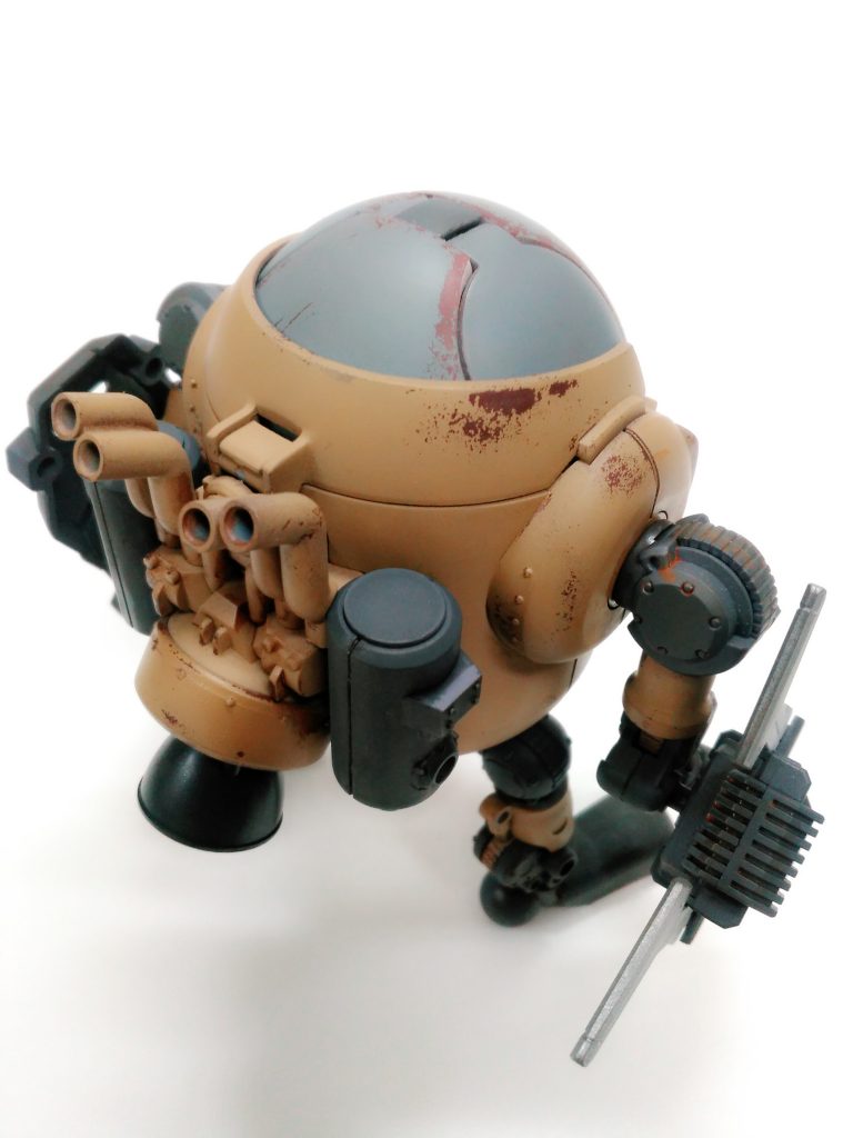 バックショット。
このキットで一番惹かれたのが背中の排気筒で、ほんとはもっとドロドロにウォッシングしたかったんですが、ちょっとバランス悪かったのでほどほどです。