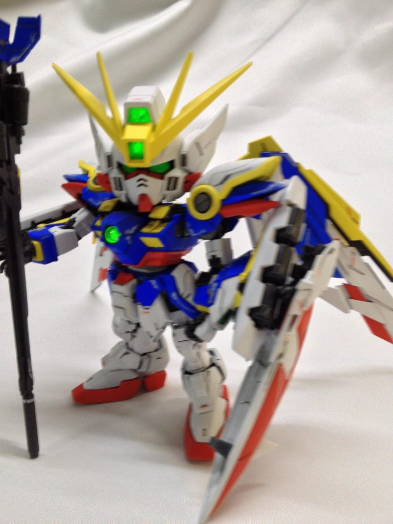 胸部とモノアイはLEDにて。