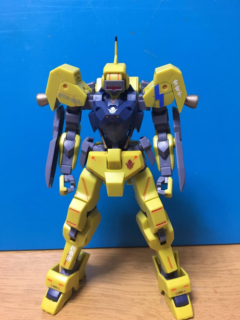 全体につや消し、控えめにデカールを貼りました。