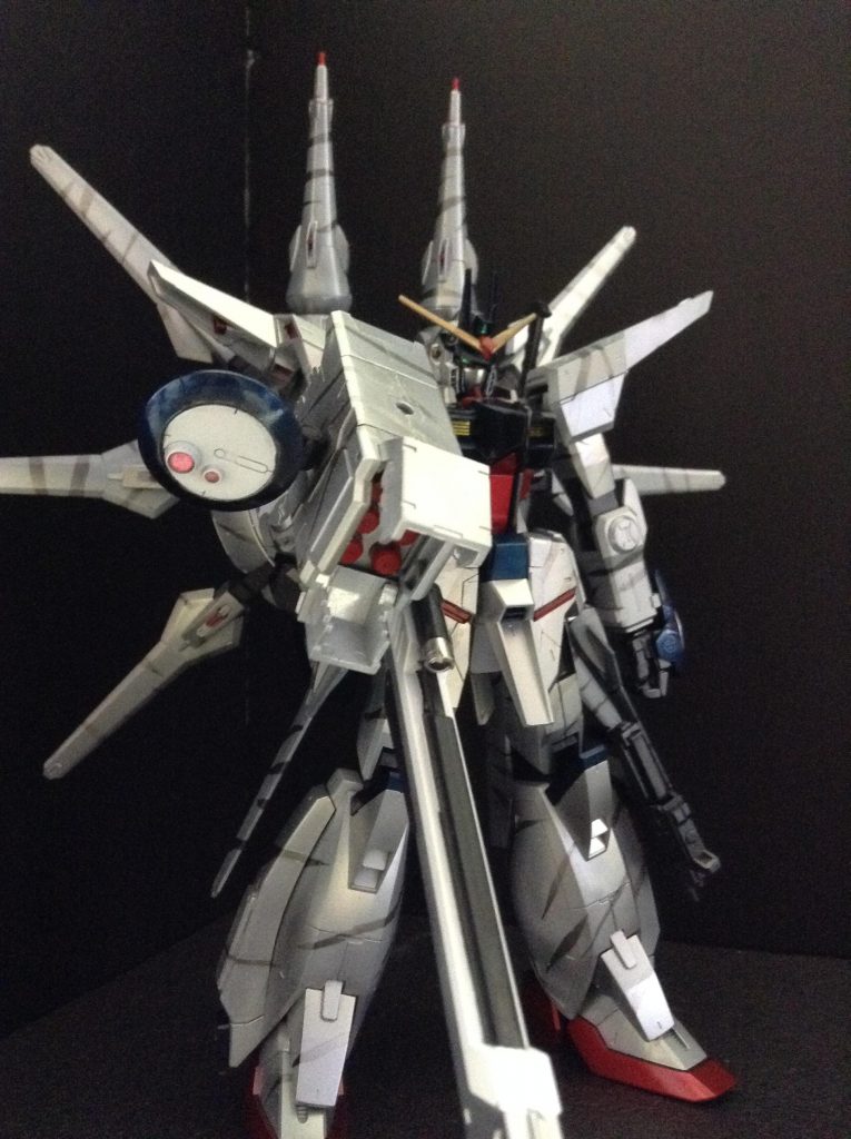 塗装はタイガーストライプ迷彩、各所ディテールアップ