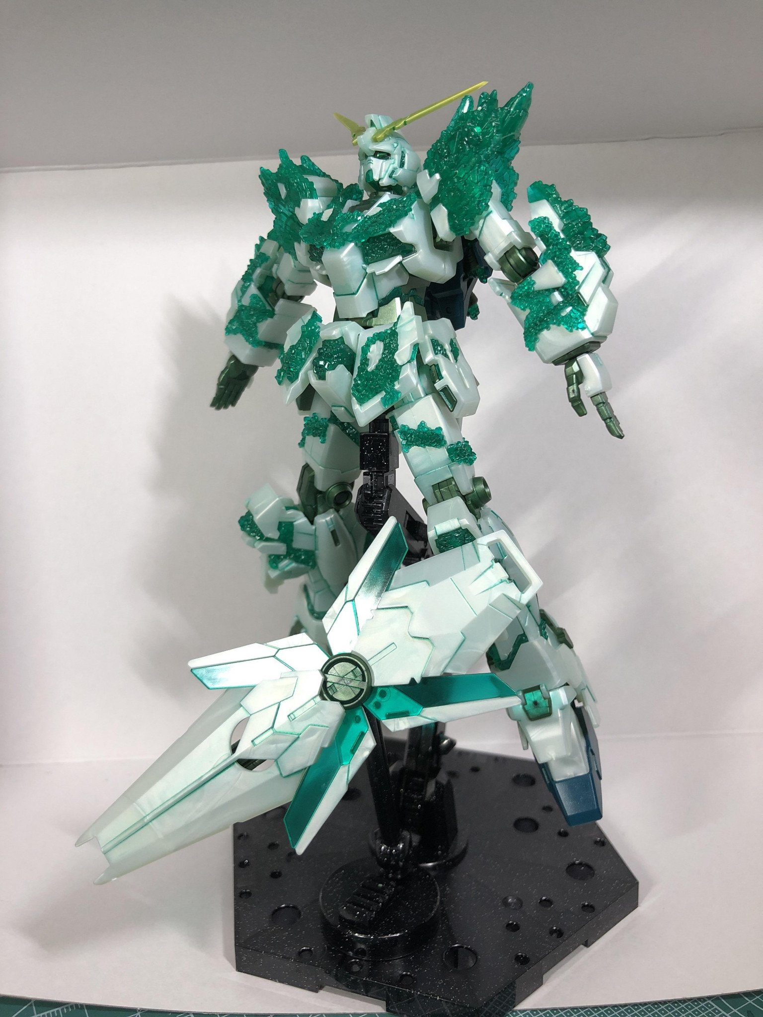 ユニコーンガンダム（光の結晶体）｜ムギメシさんのガンプラ作品