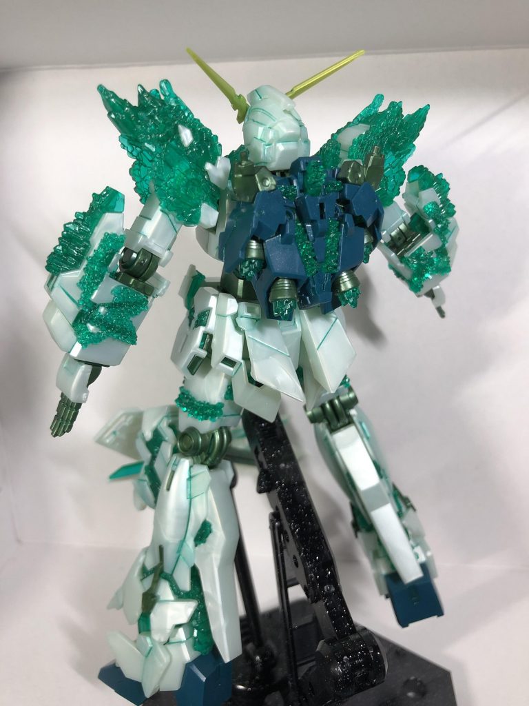 アンテナ裏はいい感じの色に出来なくてそのままです…