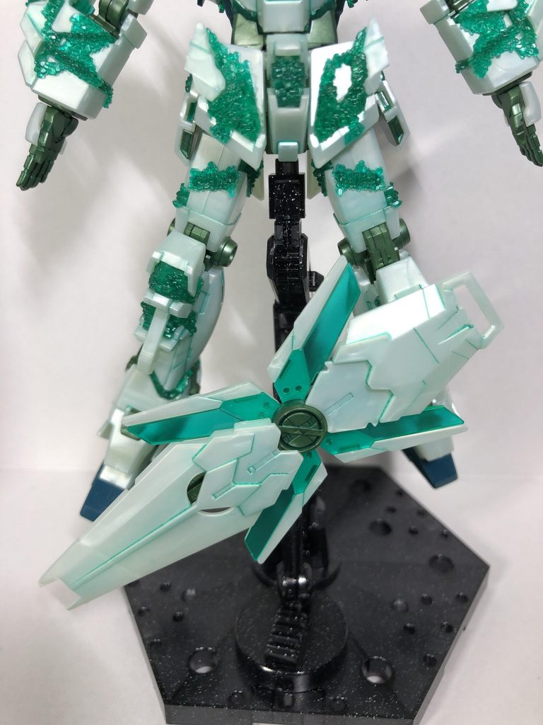 武装はシールドのみ作りました。
ビームマグナムはいずれ改造した機体の武器にします。