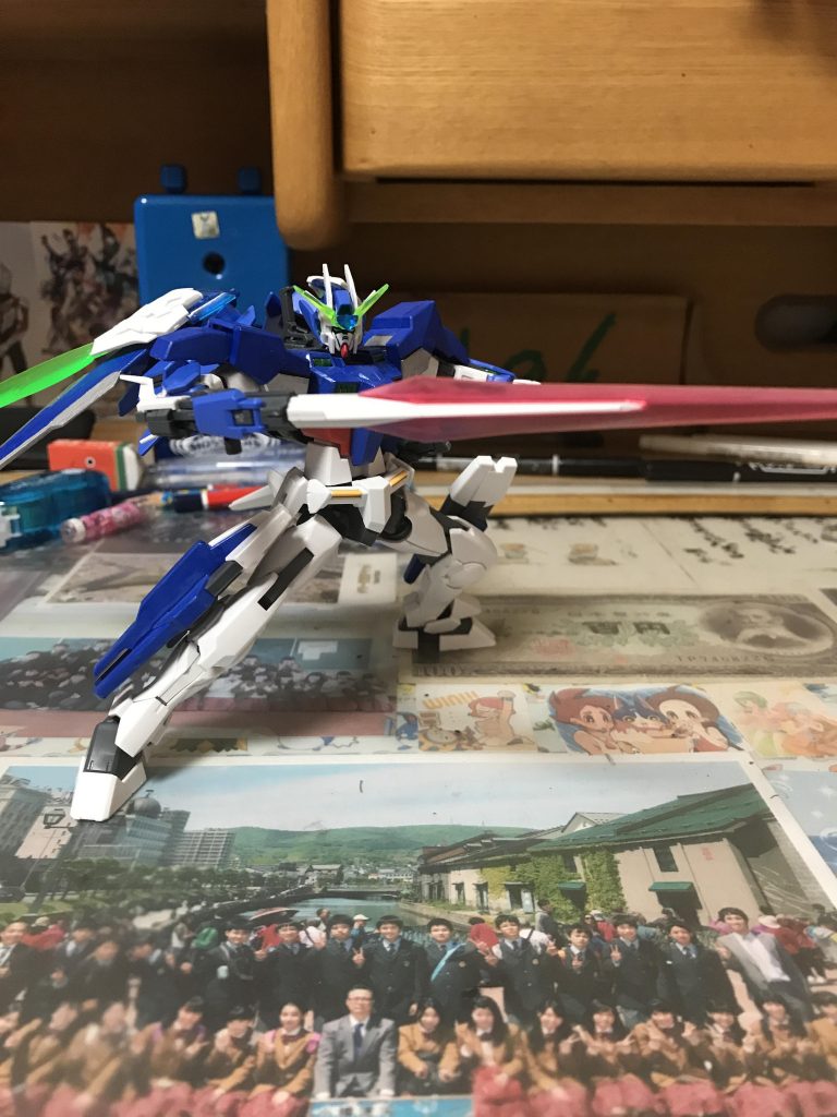 メイン武器はGNソード2を使用。作り込んだ事で「ビームサーベルモード」が再現可能となった為元より長いリーチで戦う事ができるようになったなお射撃は牽制程度にしか使わない為、基本的にGNソード2のライフルモードを装備しているのみ