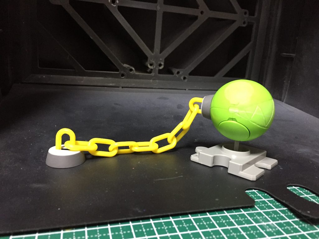 鎖は100均、台はウェーブのUバーニアを使用。接続は余ってたネオジム磁石です。
結局本体よりそれ以外のほうがお金がかかっていると言う…