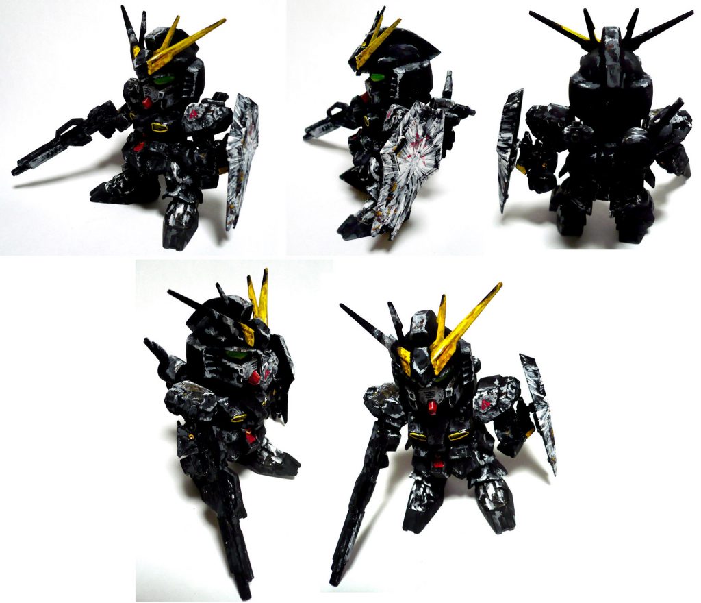 SDコンに間に合わせるべく急いで塗ったので
筆塗り作業途中経過の画像が全くございません。
塗る箇所を制限しての突貫作業で6~7時間で仕上げました。
でも、ベースの黒を筆塗りするだけで2時間くらい費やしております(汗)
他の付属品、ハイパーバズーカやフィンファンネル等は
組み上げていますが未塗装状態で放置です。
イラストに描かれていなかったので…