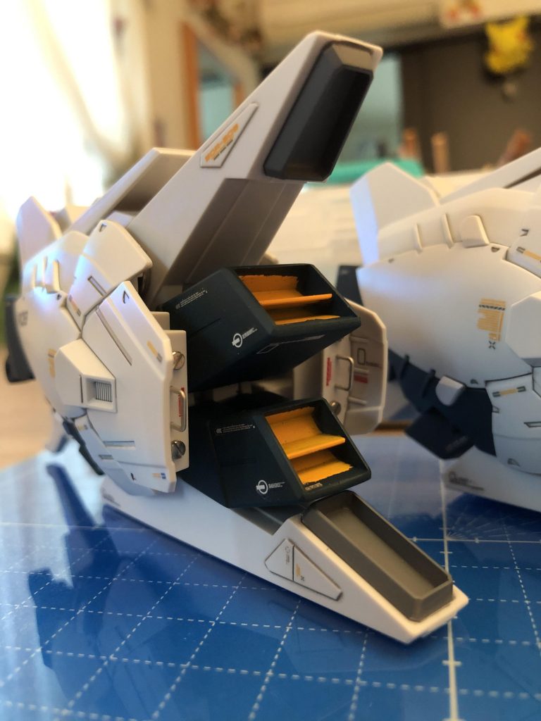 この奥まったところに付けたコの字のメタルパーツがお気に入りです