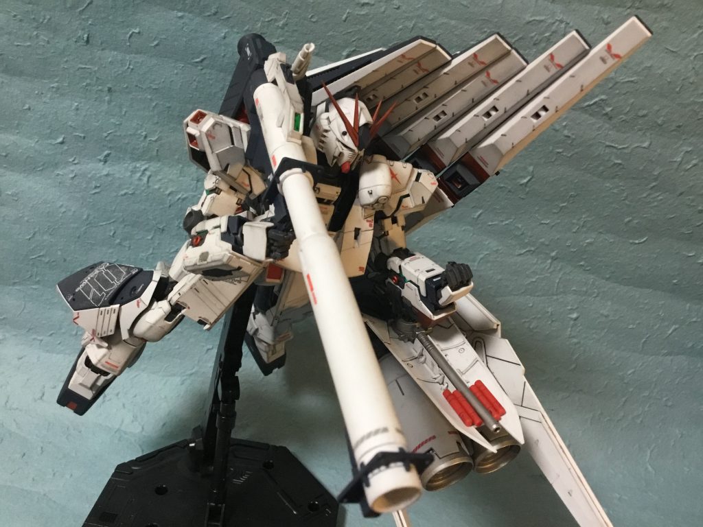 ニューハイパーバズーカ構え。ハイパーメガシールドが重いです(笑)。