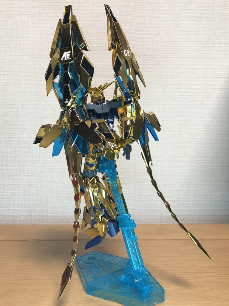 メッキ部で塗装したい箇所等は地道にメッキをヤスリで剥がし、筆で塗りあげております。