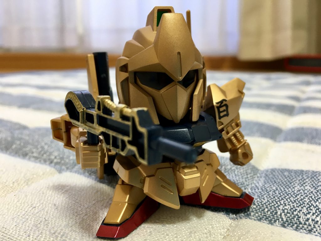 武器の縁取りはガンダムゴールド