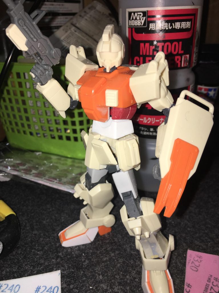 下腹部のスクラッチは結構簡単でした、現場合わせで箱組みしてその上にプラ板を巻いて面取りするだけです。
その後ジャンクパーツで飾りました。