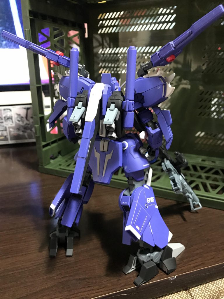 後ろ。
非可変機という妄想なので、バックパックの真ん中はゼータから。