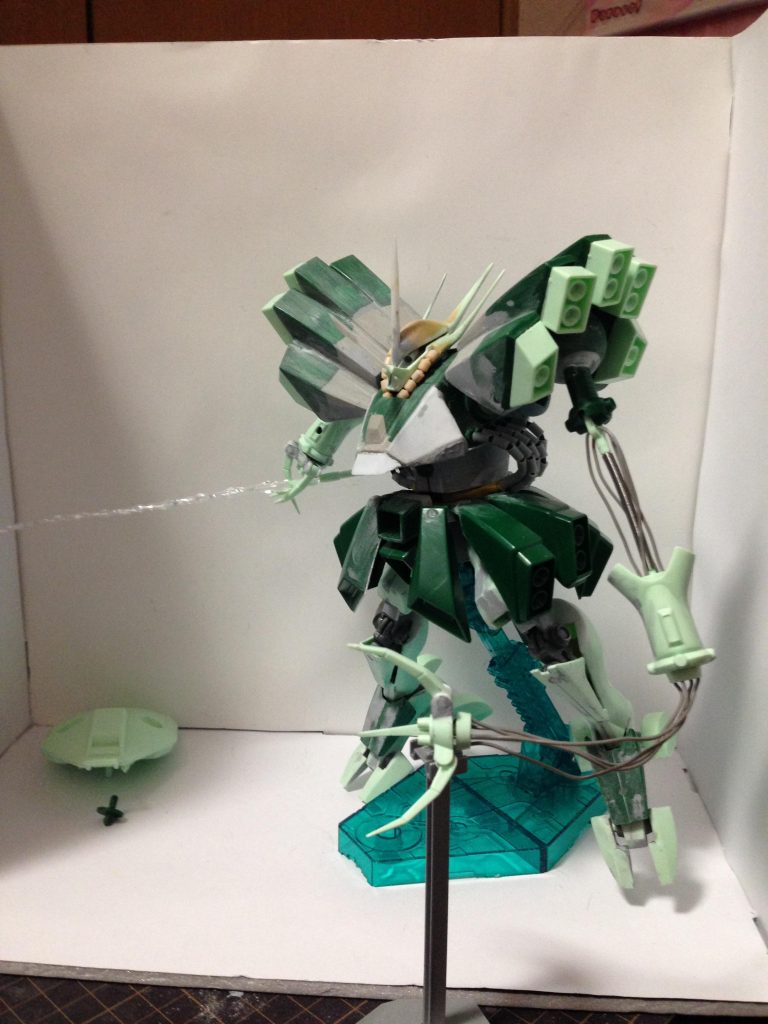 膝の関節はHGUCのユニコーンのものを移植して使ってます。