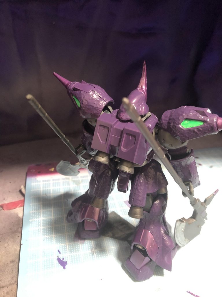 背面はこんな感じです
確かバルバトスに付属してくるパーツで
斧を装備しています