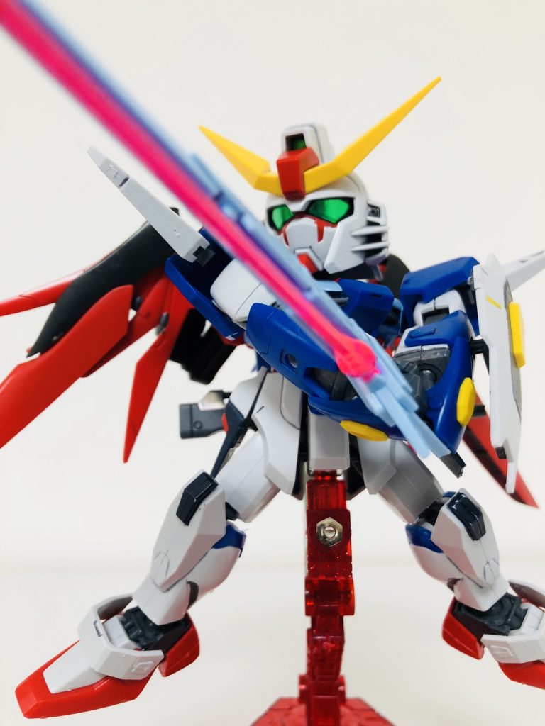 もともとキットの肩がかなり動くのでアロンダイトもラクラク両手持ちできます。