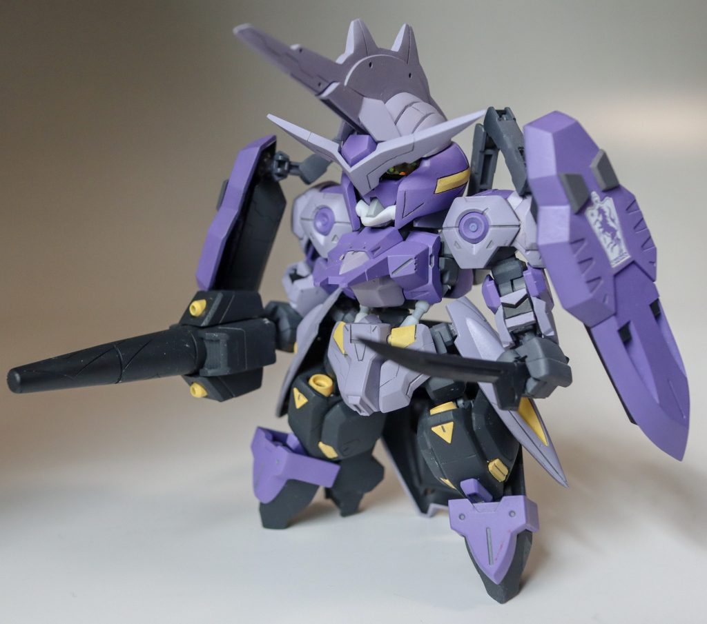 頭部の縦線？みたいなところが一番手こずりました。
このために縦に頭部を5分割してその後に接着してたりします。
腰のフレーム部分で1mm~2mmくらい短縮しています。
CSフレームは胴体が少し長いようです。