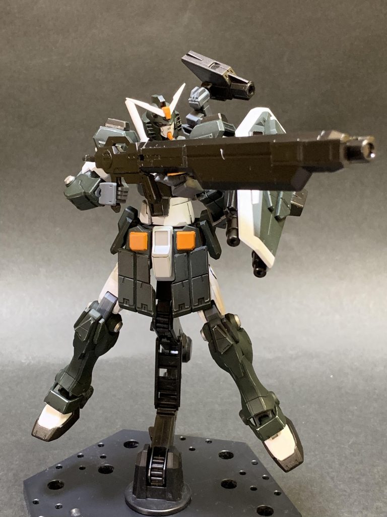 ロング・ライフル
遠距離狙撃に使用される装備。
高い威力と好感度センサーによって抜群の射撃性能を持つがその長大さ故に取り回しに難あり。