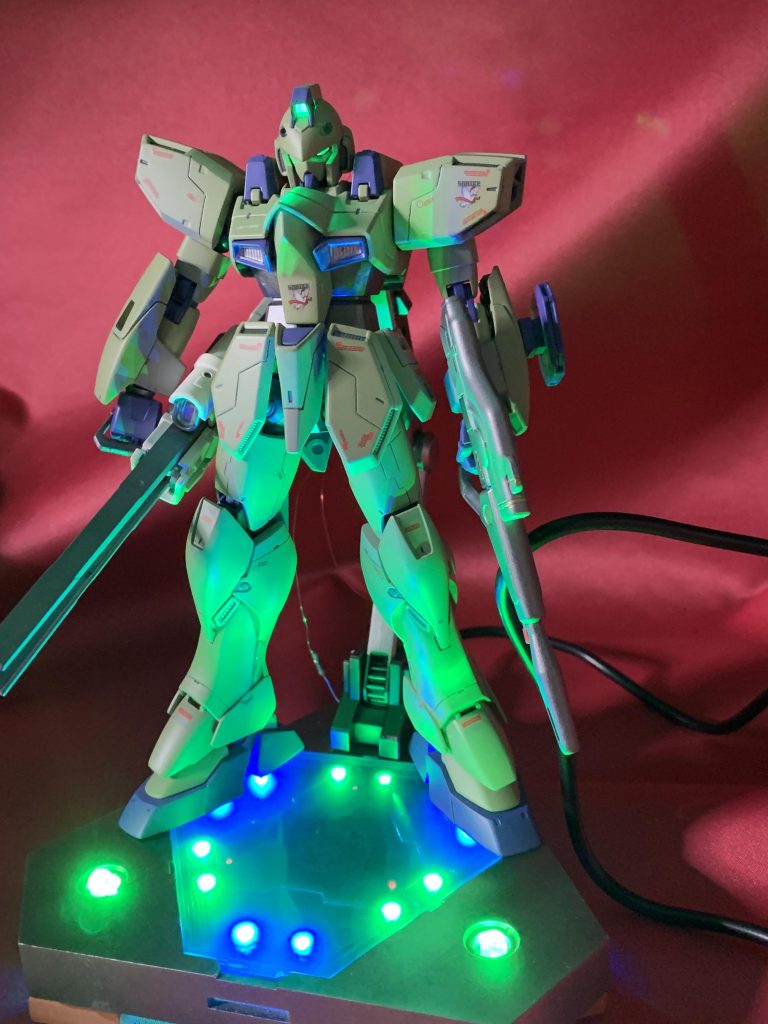 全身。電源は12Vを使用してます。
赤、青、緑、フルカラー点滅とてんこ盛り電飾です。