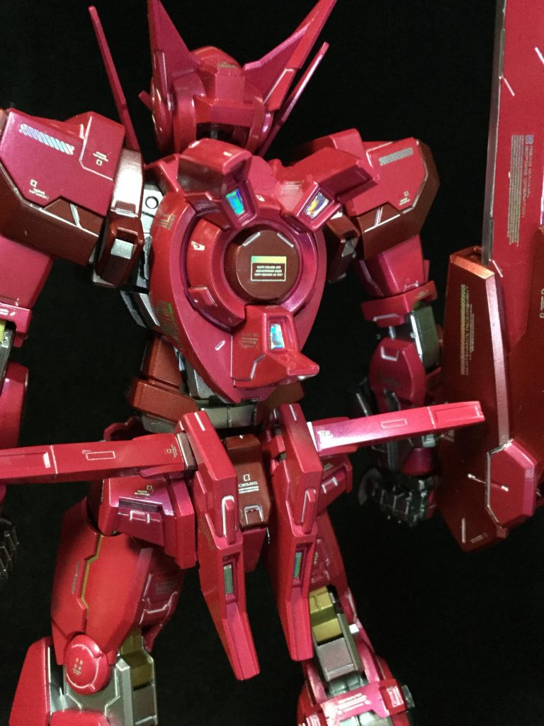 頭部、及びスラスター内部に、百均のネイルシートを加工したものを貼り付け。
ある程度の寸法を測るだけで簡単にデコれるんで、おススメしたい技法。