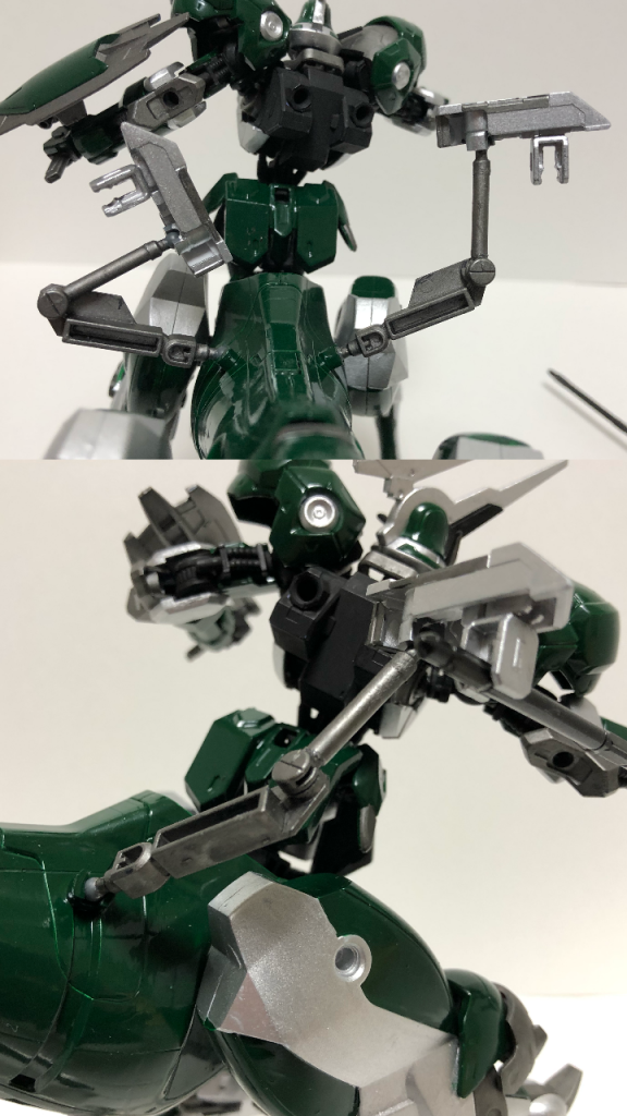 腹部の左右にはランス・レストを装備。ランスの保持が可能です