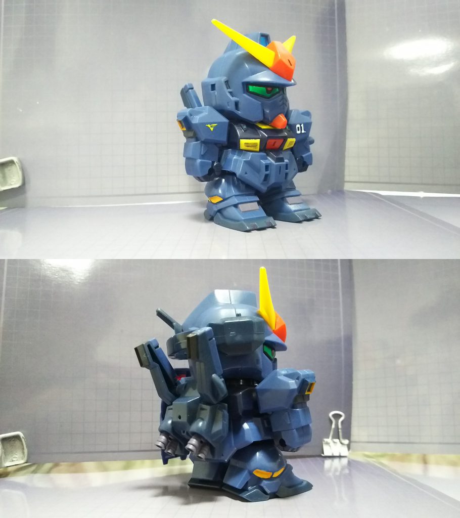 本体及び斜め後方
本機の大事な特徴である肩やバックパックスタビライザーのバーニアにパーツを盛っています。