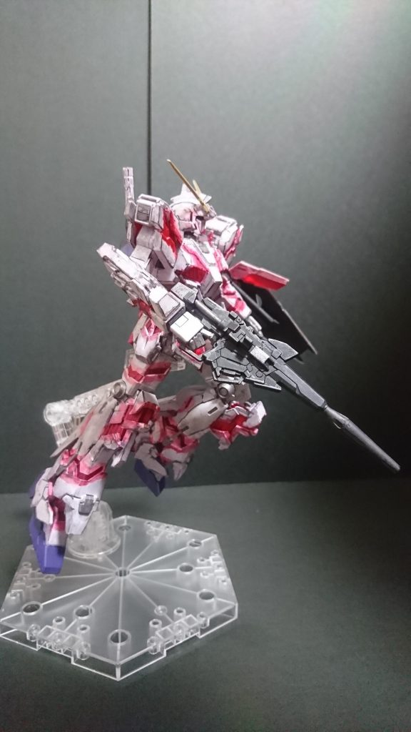 ボディフレームはホワイトのつや消しを吹いていてその上にグラデーション加工しています。