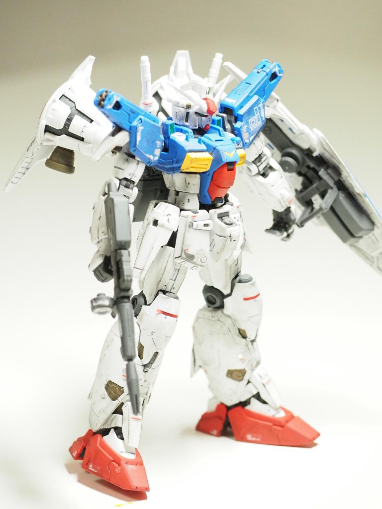 バーニアとか、所々色を塗っては組み立てました。