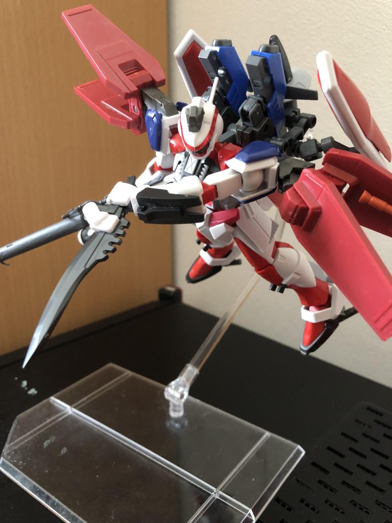 ナイフで突貫！このナイフは背中にマウントできます。