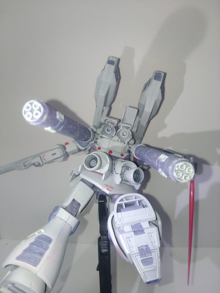 背部のバーニアとプロペラントタンク